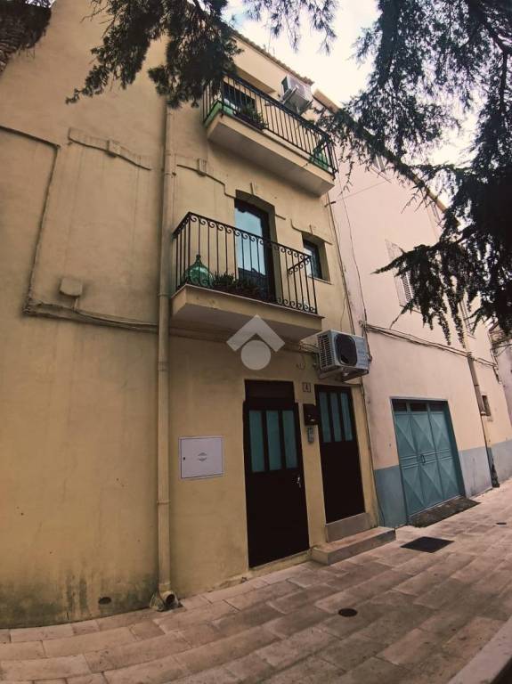 casa indipendente in vendita a Cassano delle Murge