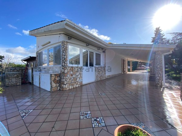 casa indipendente in vendita a Cassano delle Murge