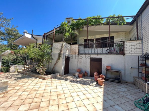casa indipendente in vendita a Cassano delle Murge
