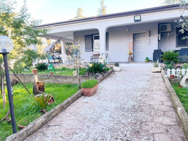 casa indipendente in vendita a Cassano delle Murge
