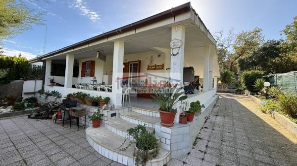 casa indipendente in vendita a Cassano delle Murge