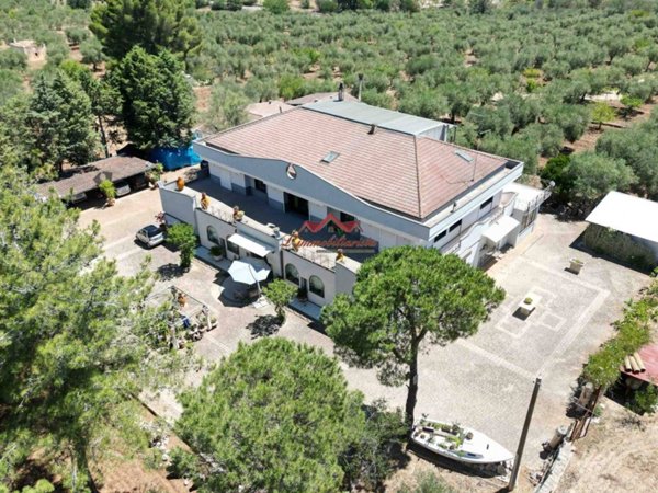 casa indipendente in vendita a Cassano delle Murge