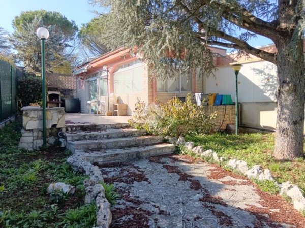 casa indipendente in vendita a Cassano delle Murge