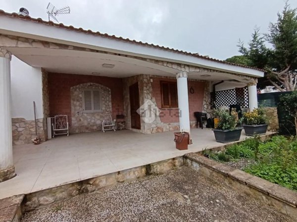 casa indipendente in vendita a Cassano delle Murge