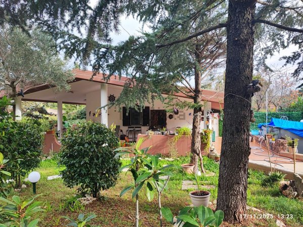 casa indipendente in vendita a Cassano delle Murge