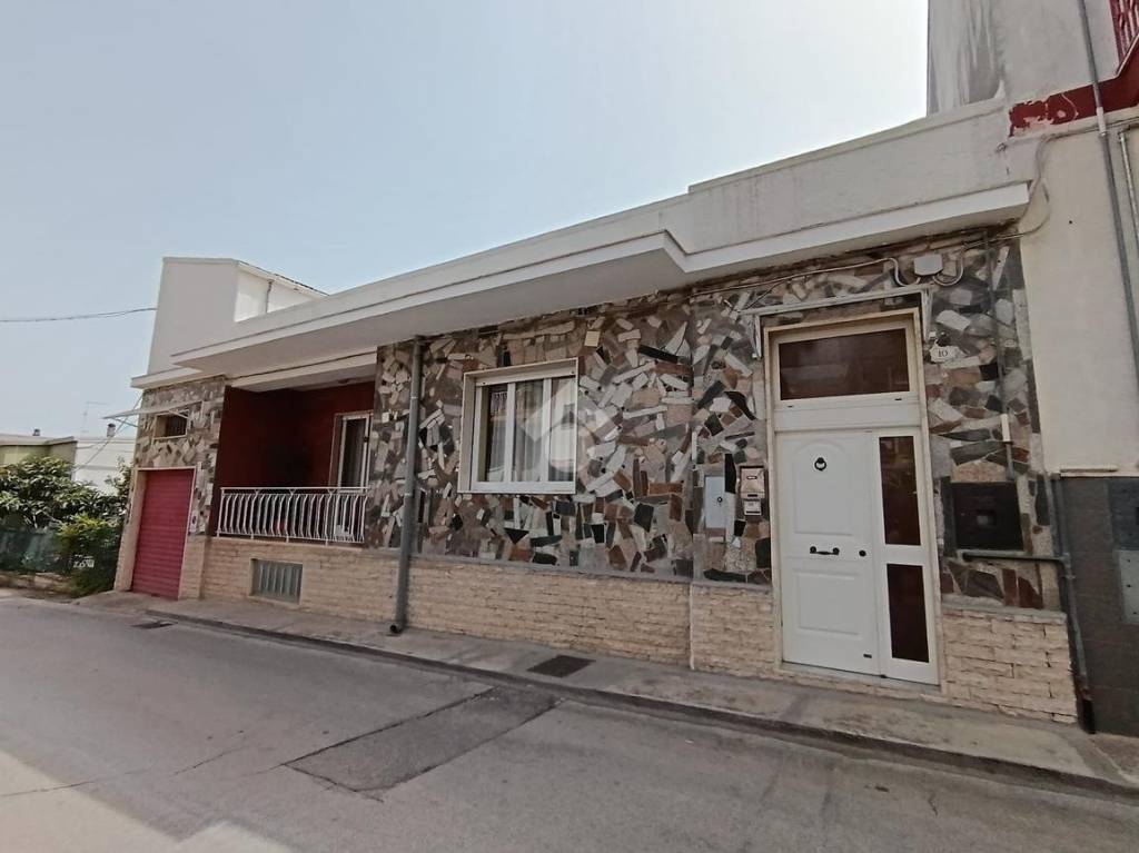 casa indipendente in vendita a Cassano delle Murge