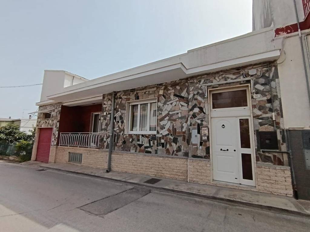 casa indipendente in vendita a Cassano delle Murge