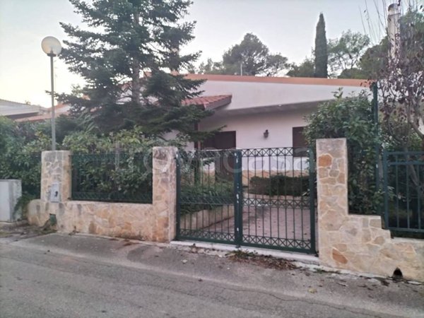 casa indipendente in vendita a Cassano delle Murge