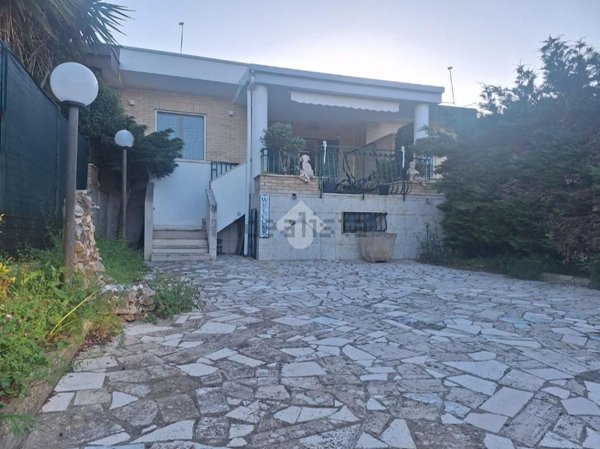 casa indipendente in vendita a Cassano delle Murge