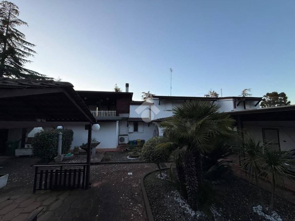 casa indipendente in vendita a Cassano delle Murge