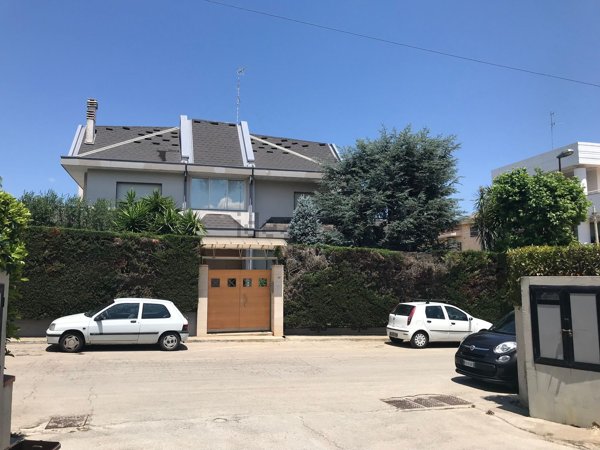casa indipendente in vendita a Cassano delle Murge