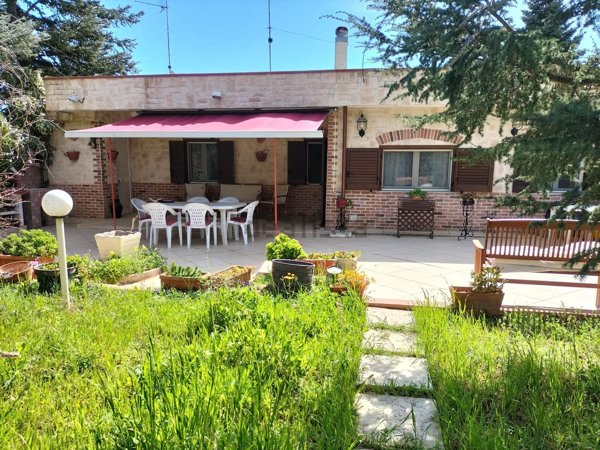 casa indipendente in vendita a Cassano delle Murge