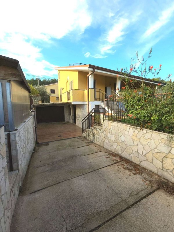 casa indipendente in vendita a Cassano delle Murge