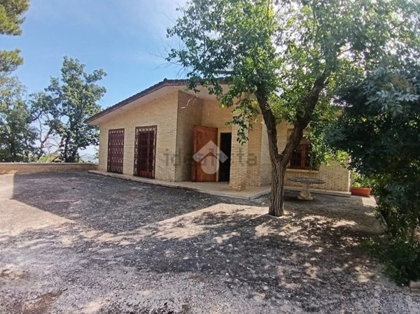 casa indipendente in vendita a Cassano delle Murge