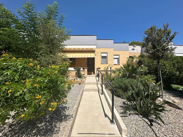 casa indipendente in vendita a Cassano delle Murge