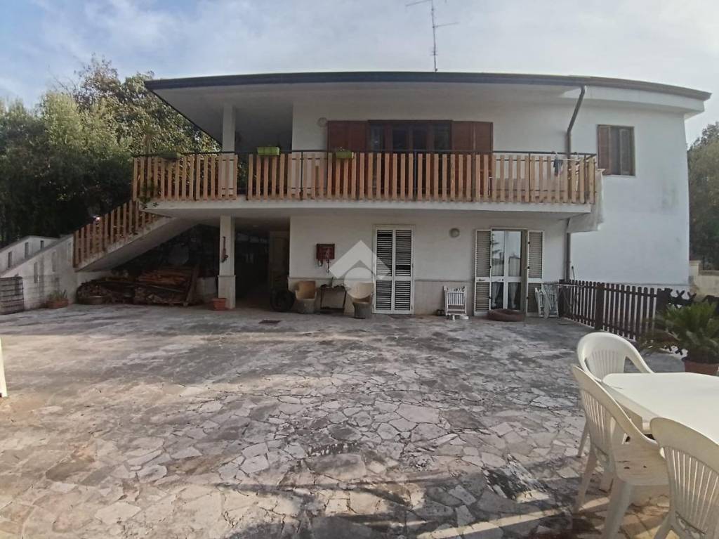 casa indipendente in vendita a Cassano delle Murge