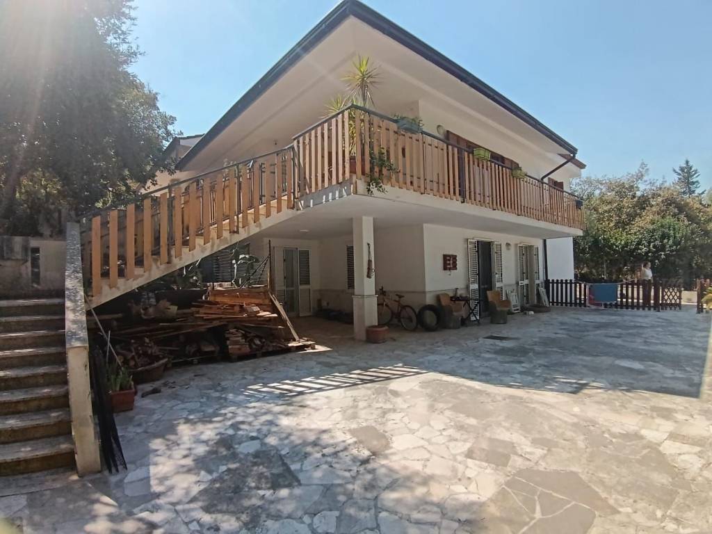 casa indipendente in vendita a Cassano delle Murge