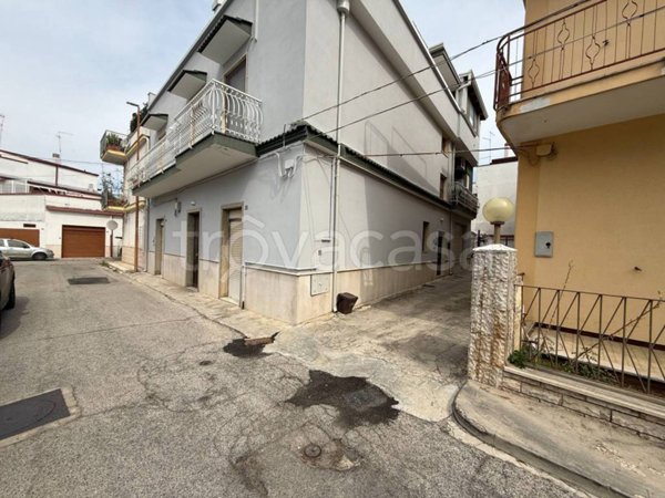 casa indipendente in vendita a Cassano delle Murge