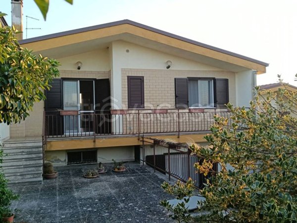 casa indipendente in vendita a Cassano delle Murge