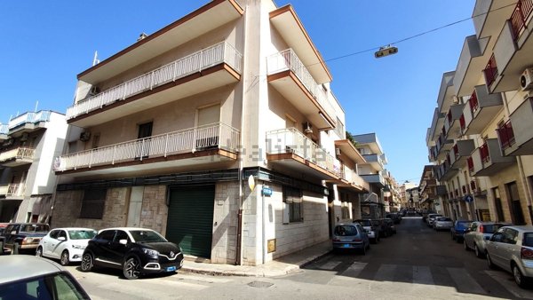 locale commerciale in vendita a Castellana Grotte