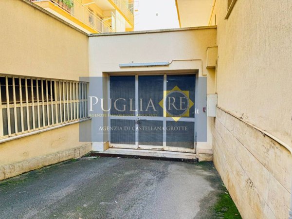 locale commerciale in vendita a Castellana Grotte