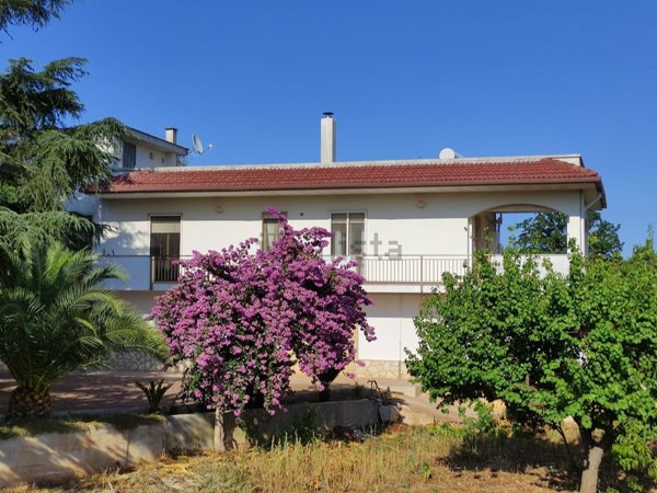 casa indipendente in vendita a Castellana Grotte