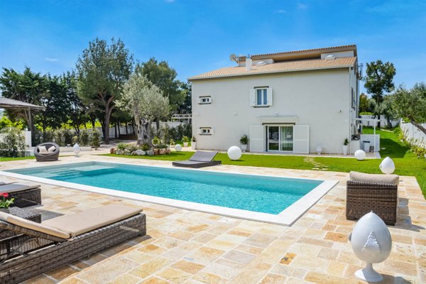 casa indipendente in vendita a Castellana Grotte