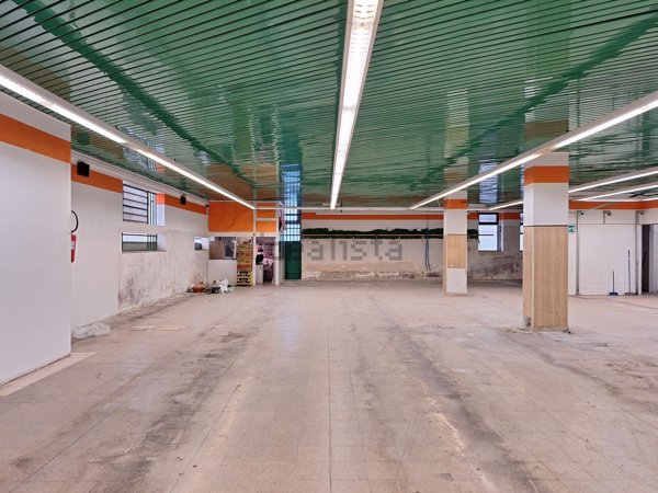 locale commerciale in vendita a Castellana Grotte