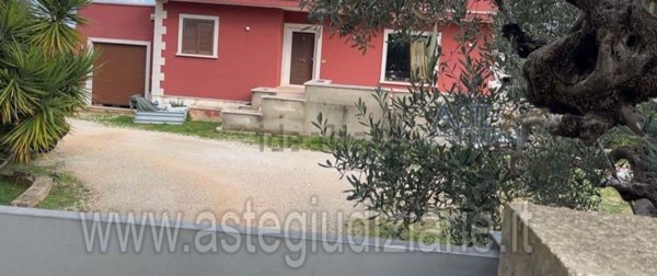 casa indipendente in vendita a Castellana Grotte