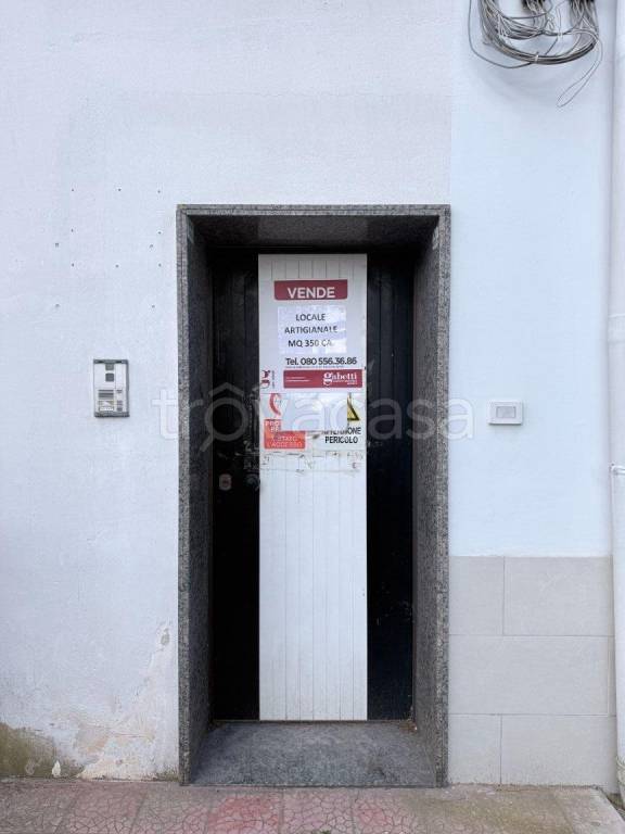 locale commerciale in vendita a Castellana Grotte
