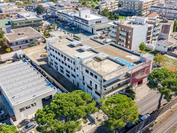 locale commerciale in vendita a Castellana Grotte