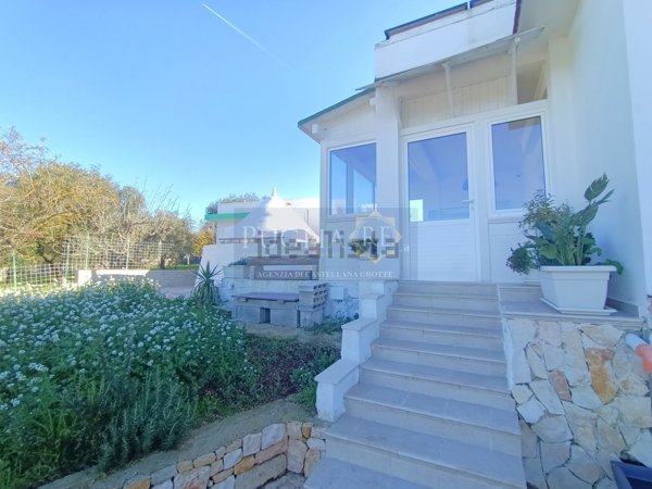 casa indipendente in vendita a Castellana Grotte