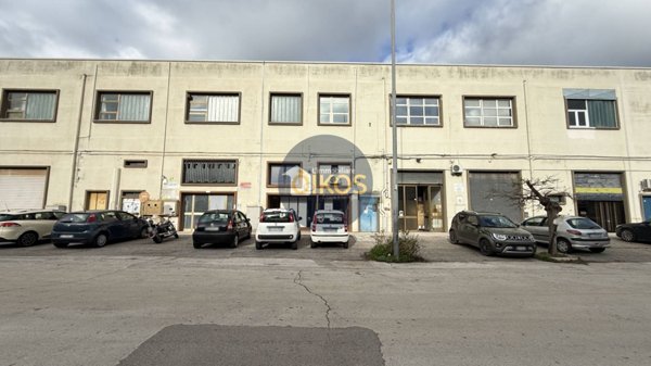 locale commerciale in vendita a Castellana Grotte