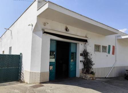 locale commerciale in vendita a Castellana Grotte