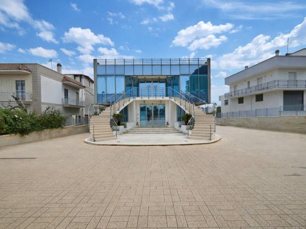 locale commerciale in vendita a Castellana Grotte