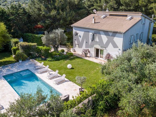 casa indipendente in vendita a Castellana Grotte