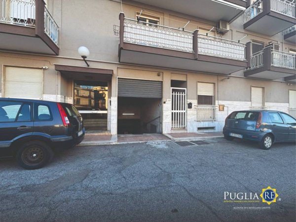 box auto in vendita a Castellana Grotte
