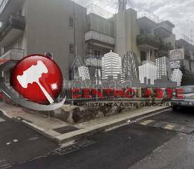 locale commerciale in vendita a Cellamare