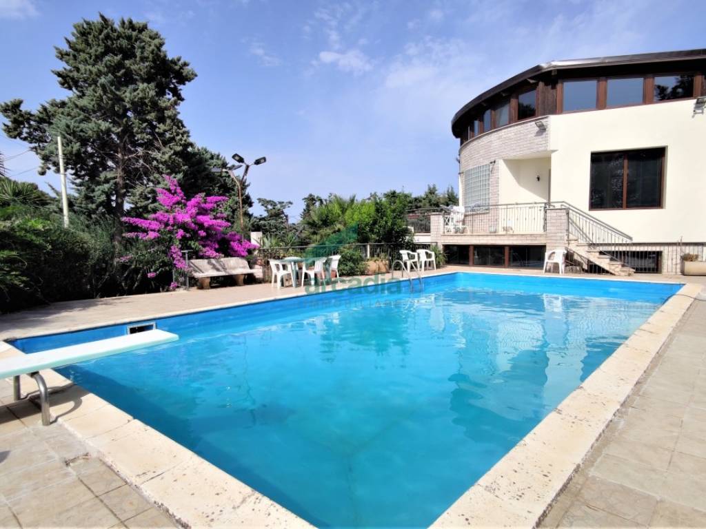 casa indipendente in vendita a Conversano