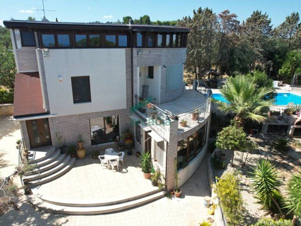 casa indipendente in vendita a Conversano