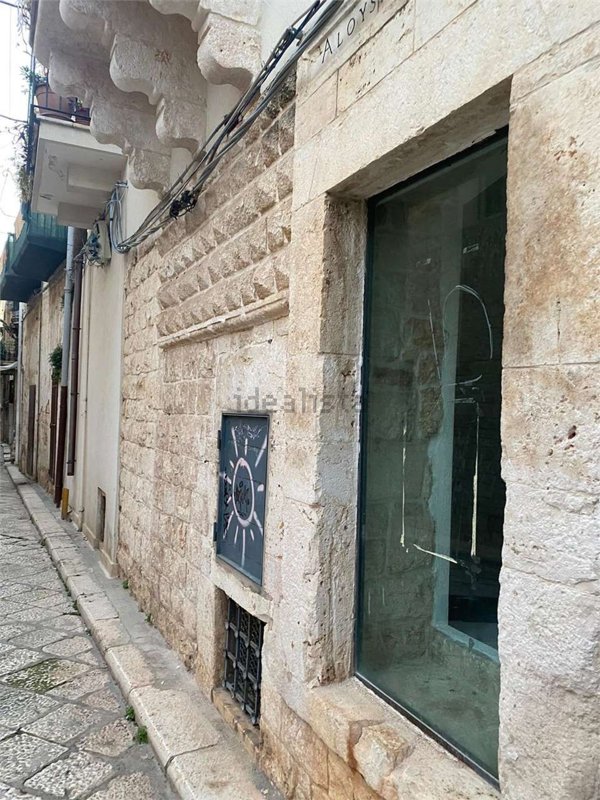 locale commerciale in vendita a Conversano