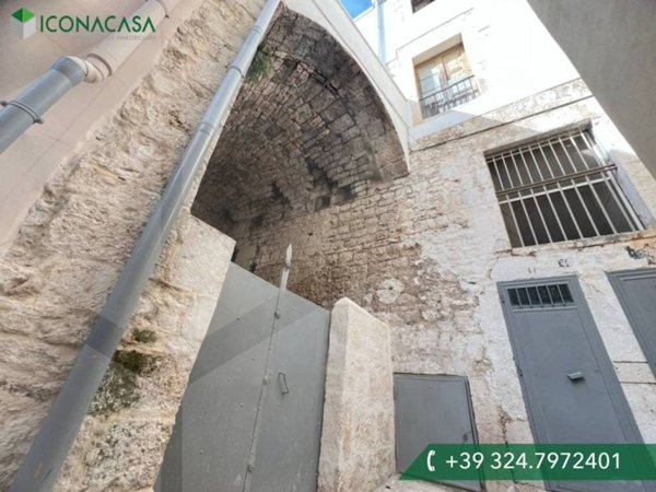 locale commerciale in vendita a Conversano