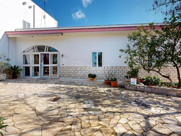casa indipendente in vendita a Conversano