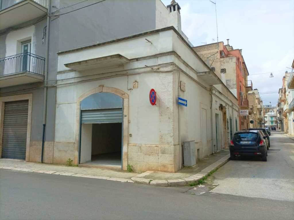 locale commerciale in vendita a Conversano