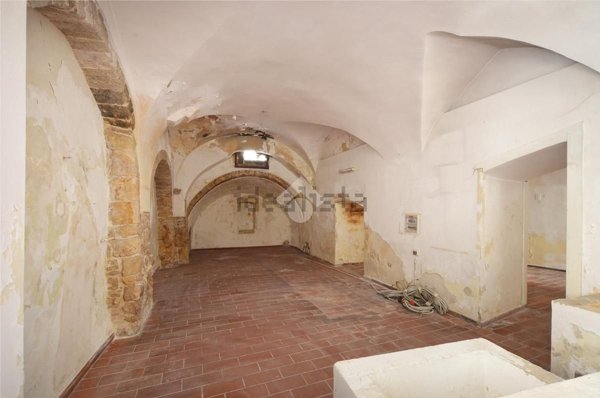 locale commerciale in vendita a Conversano
