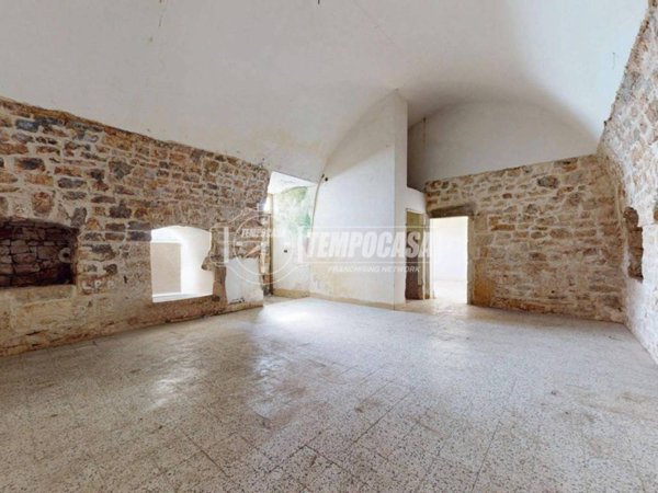 intera palazzina in vendita a Conversano