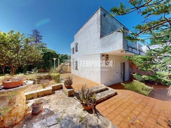 casa indipendente in vendita a Conversano