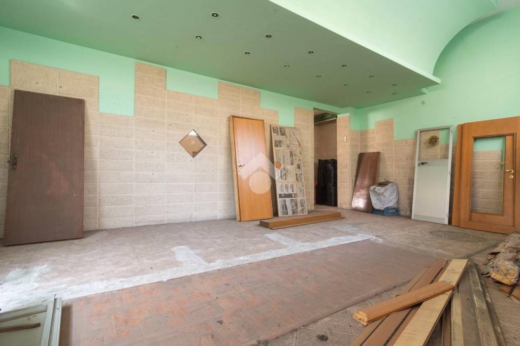 negozio in vendita a Conversano