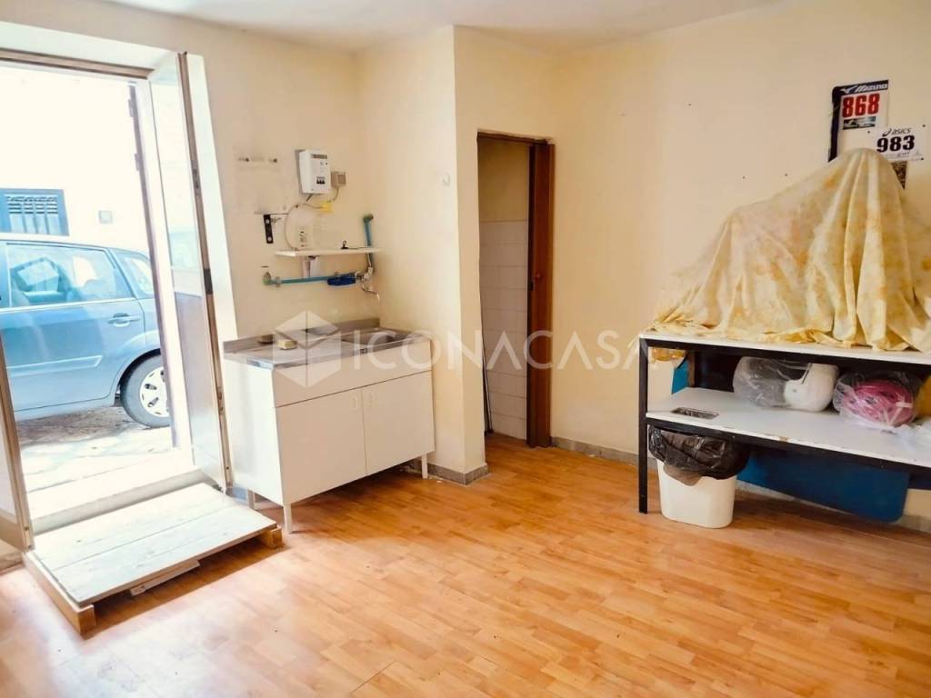 locale commerciale in vendita a Conversano