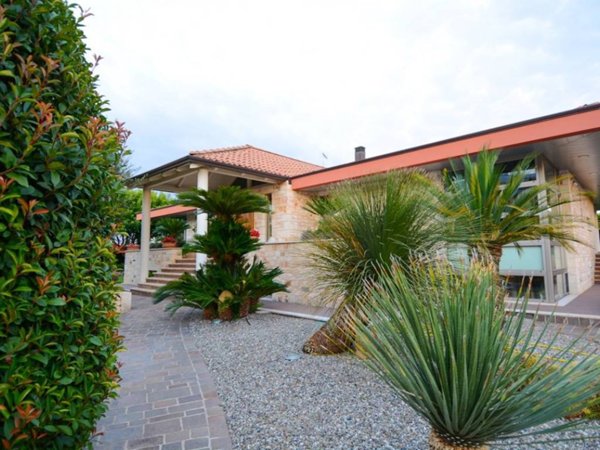 casa indipendente in vendita a Conversano